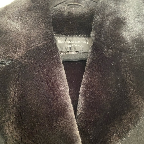 VINTAGE 90’s BEYOND SPORT MEDIUM 100% GENUINE LEATHER COAT WITH FUZY LINED - Picture 2 of 6